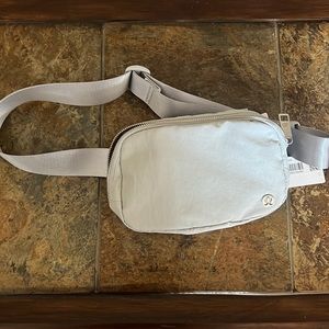 Lululemon everywhere belt bag